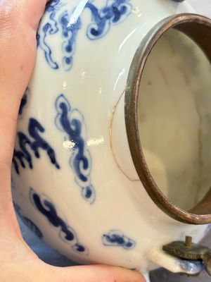 A Chinese blue and white 'dragon' teapot for the Thai market, 19th C. — 照片 8