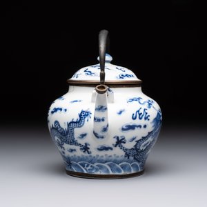 A Chinese blue and white 'dragon' teapot for the Thai market, 19th C. — 照片 4