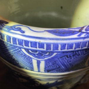 A Chinese blue and white 'dragon' tripod censer, Ming — 照片 12