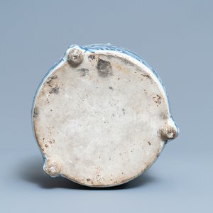 A Chinese blue and white 'dragon' tripod censer, Ming — 照片 7