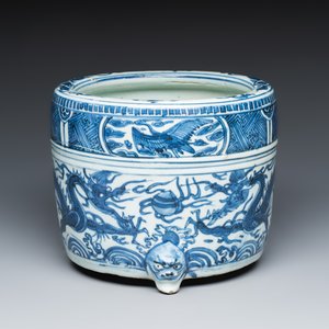 A Chinese blue and white 'Dragon' tripod censer — 照片 1