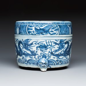 A Chinese blue and white 'Dragon' tripod censer — 照片 2