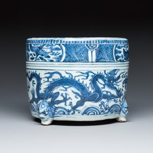 A Chinese blue and white 'Dragon' tripod censer — 照片 5