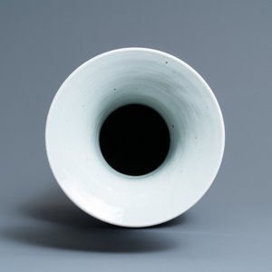 A Chinese blue and white 'dragon' vase, 19th C. — 照片 5