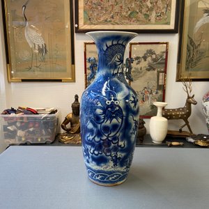 A Chinese blue and white 'dragon' vase, 19th C. — 照片 7