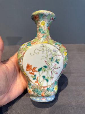 A Chinese blue and white 'dragon' vase, a famille rose 'millefleurs' vase and a teapot, Qianlong mark, 19/20th C. — photo 13