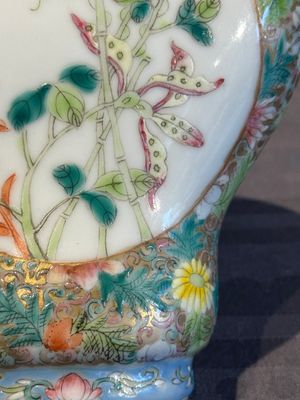 A Chinese blue and white 'dragon' vase, a famille rose 'millefleurs' vase and a teapot, Qianlong mark, 19/20th C. — photo 16