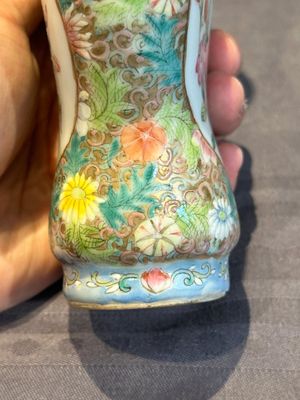 A Chinese blue and white 'dragon' vase, a famille rose 'millefleurs' vase and a teapot, Qianlong mark, 19/20th C. — photo 28
