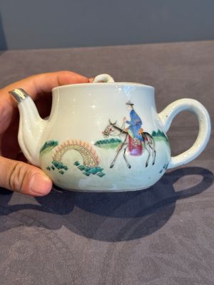 A Chinese blue and white 'dragon' vase, a famille rose 'millefleurs' vase and a teapot, Qianlong mark, 19/20th C. — photo 33