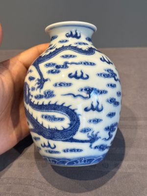 A Chinese blue and white 'dragon' vase, a famille rose 'millefleurs' vase and a teapot, Qianlong mark, 19/20th C. — photo 5
