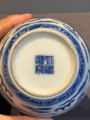 A Chinese blue and white 'dragon' vase, a famille rose 'millefleurs' vase and a teapot, Qianlong mark, 19/20th C. — photo 7