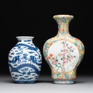 A Chinese blue and white 'dragon' vase, a famille rose 'millefleurs' vase and a teapot, Qianlong mark, 19/20th C. — photo 2