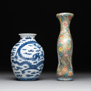 A Chinese blue and white 'dragon' vase, a famille rose 'millefleurs' vase and a teapot, Qianlong mark, 19/20th C. — photo 5
