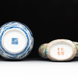A Chinese blue and white 'dragon' vase, a famille rose 'millefleurs' vase and a teapot, Qianlong mark, 19/20th C. — photo 7