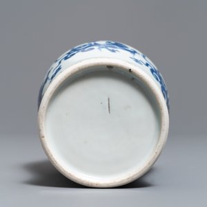 A Chinese blue and white 'dragon' vase, Transitional period — 照片 6