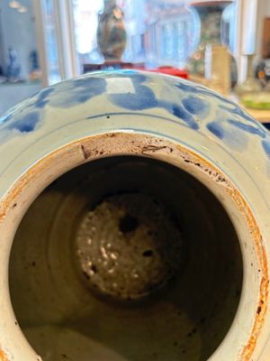 A Chinese blue and white 'dragon' vase, Transitional period — foto 6