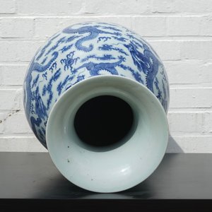 A Chinese blue and white dragon vase with elephant handles, 19th/20th C — 照片 12