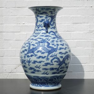 A Chinese blue and white dragon vase with elephant handles, 19th/20th C — 照片 9