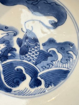 A Chinese blue and white' Dragons and Carp' bowl, Kangxi — 照片 11