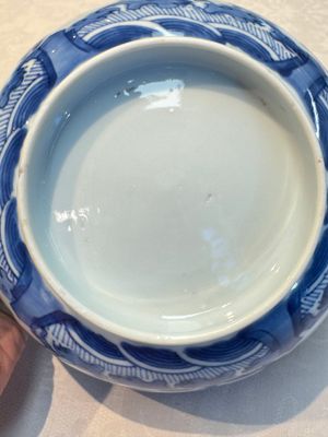 A Chinese blue and white' Dragons and Carp' bowl, Kangxi — 照片 12