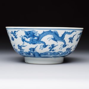 A Chinese blue and white' Dragons and Carp' bowl, Kangxi — 照片 3