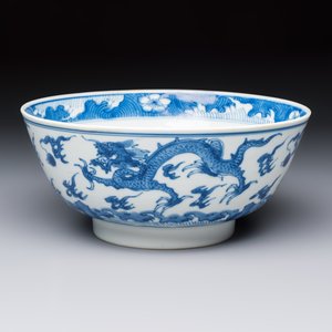 A Chinese blue and white' Dragons and Carp' bowl, Kangxi — 照片 5