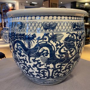 A Chinese blue and white 'dragons' fish bowl, 19th C. — 照片 11