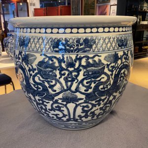 A Chinese blue and white 'dragons' fish bowl, 19th C. — 照片 12