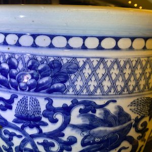 A Chinese blue and white 'dragons' fish bowl, 19th C. — 照片 16