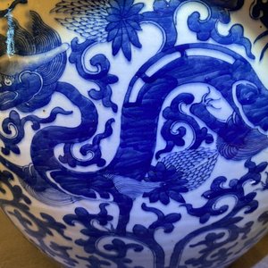 A Chinese blue and white 'dragons' fish bowl, 19th C. — 照片 19
