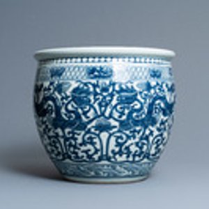 A Chinese blue and white 'dragons' fish bowl, 19th C. — 照片 2
