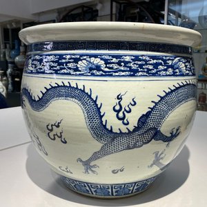 A Chinese blue and white 'dragons' fish bowl, Qianlong/Jiaqing — 照片 12