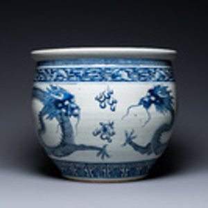 A Chinese blue and white 'dragons' fish bowl, Qianlong/Jiaqing — 照片 2