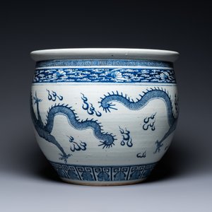 A Chinese blue and white 'dragons' fish bowl, Qianlong/Jiaqing — 照片 4