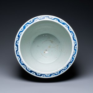A Chinese blue and white 'dragons' fish bowl, Qianlong/Jiaqing — 照片 7