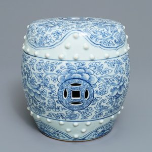 A Chinese blue and white drum-shaped arm rest, Qianlong — photo 1