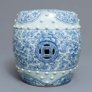 A Chinese blue and white drum-shaped arm rest, Qianlong — photo 6