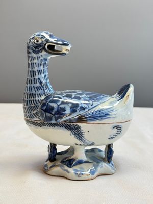 A Chinese blue and white 'Duck' incense burner  — 照片 1