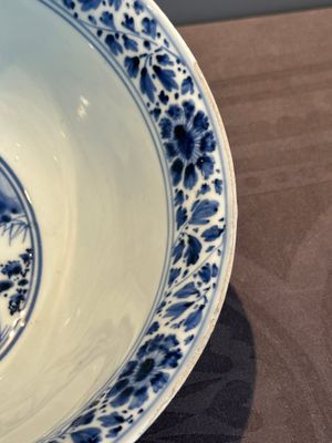 A Chinese blue and white 'duck pond' bowl, Chenghua mark, Kangxi — photo 12
