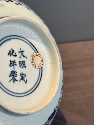 A Chinese blue and white 'duck pond' bowl, Chenghua mark, Kangxi — photo 16