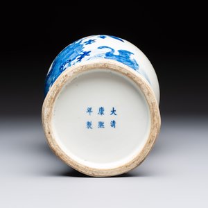 A Chinese blue and white 'Ducks in a Lotus Pond' vase, Kangxi mark, 19th C. — photo 6
