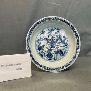A Chinese blue and white 'ducks' plate, Wanli — 照片 3