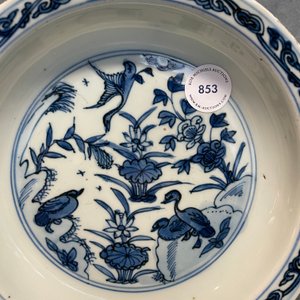 A Chinese blue and white 'ducks' plate, Wanli — 照片 4