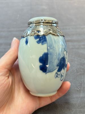 A Chinese blue and white Dutch silver-mounted tea caddy and cover, Kangxi — 照片 3