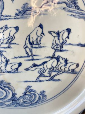 A Chinese blue and white 'Eight horses of Mu Wang' dish with silver-mounted rim, Kangxi/Yongzheng — photo 8