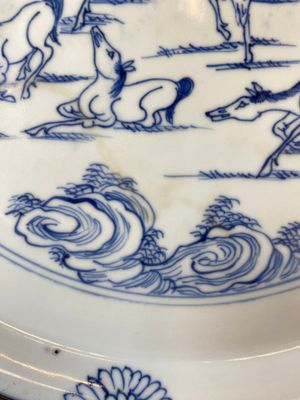 A Chinese blue and white 'Eight horses of Mu Wang' dish with silver-mounted rim, Kangxi/Yongzheng — photo 10
