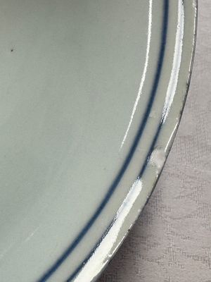A Chinese blue and white 'Eight Immortals' bowl on a wooden stand, Chenghua mark, late Ming — foto 15