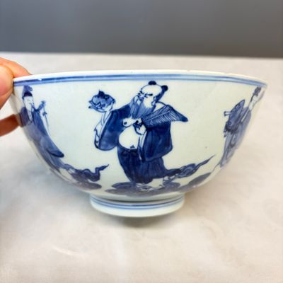 A Chinese blue and white 'Eight Immortals' bowl — photo 3