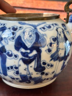 A Chinese blue and white 'Eight Immortals' teapot with bronze mounts for the Thai market, Yong Mao Yuan Ji 永茂源記 mark, 19th C. — 照片 12