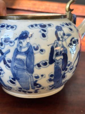 A Chinese blue and white 'Eight Immortals' teapot with bronze mounts for the Thai market, Yong Mao Yuan Ji 永茂源記 mark, 19th C. — 照片 10